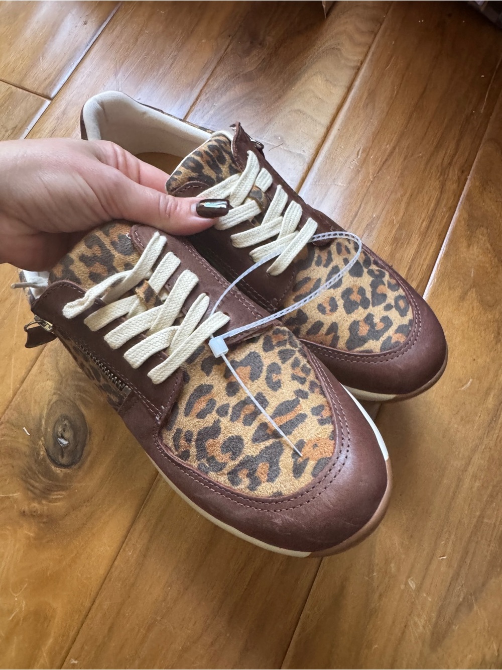 NWT Brioso Mimi Suede Zip Sneakers Leopard Print Sz 9 (no original box) - Picture 9 of 11